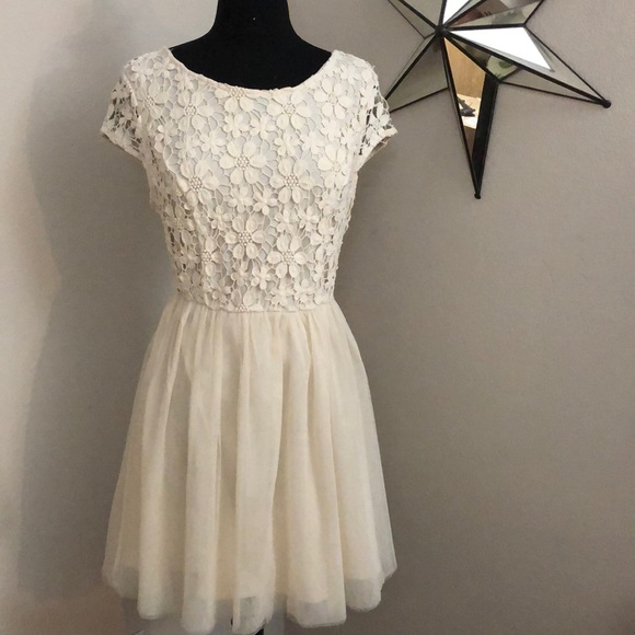 Forever 21 Dresses & Skirts - Forever 21 Ivory Crochet and Tulle Dress